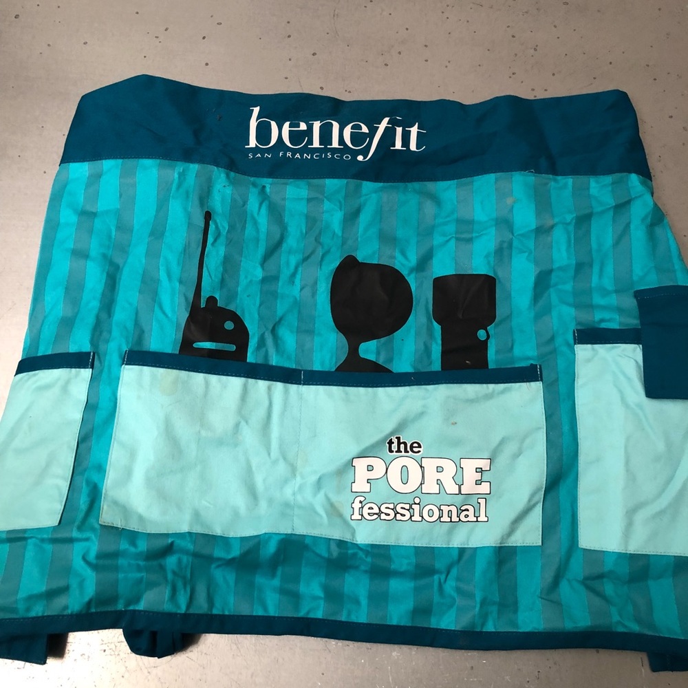 benefit cosmetics the PORE fessional apron 🎀